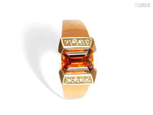 Ladies ring, 18 ct gold, Set with a baguette cut semi-precio...