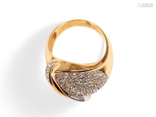 Ladies ring, 14 ct gold, Set with about 45 diamonds
