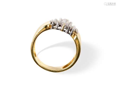 Ladies ring, 14 ct gold, Set with 39 brilliant-cut diamonds