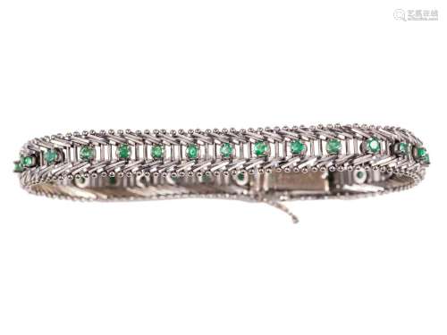 Bracelet, 18 ct white gold, Set with green colored stones