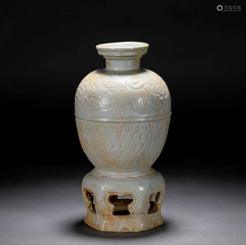 Ming  Dynasty,Celadon Flower Bottle