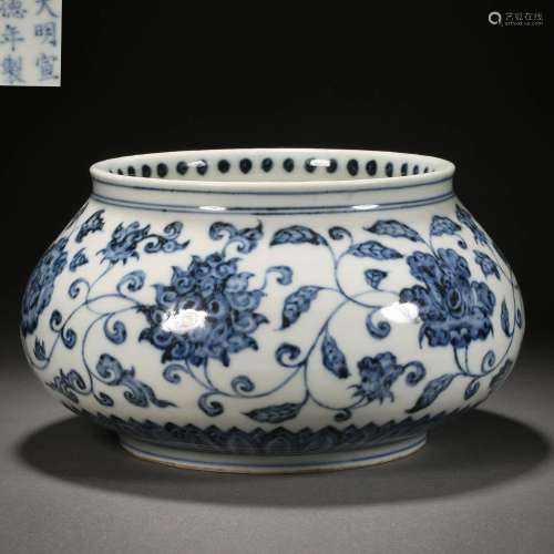 Ming Dynasty,Blue and White Flower Jar