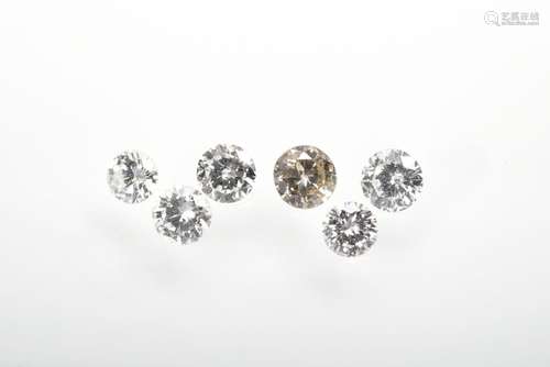 6 Ungefasste Brillanten (zus. ca. 0.60ct/VSI/W, 1 x B)