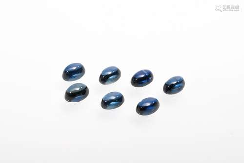 7 Ungefasste ovale Saphircabochons (zus. ca. 3.80ct)