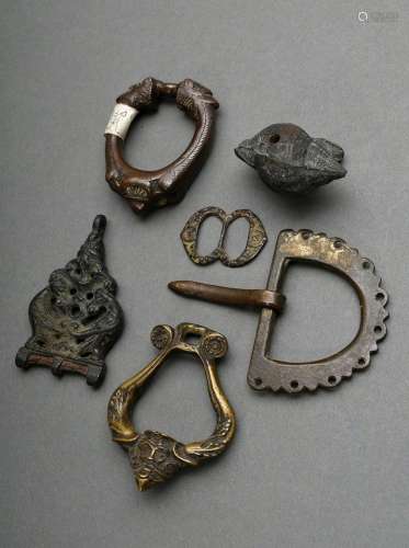 6 Diverse Bronze und Gelbmetall Objekte "Möbelgriffe, S...