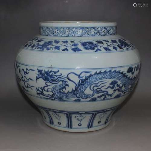 Blue and white dragon pattern large pot