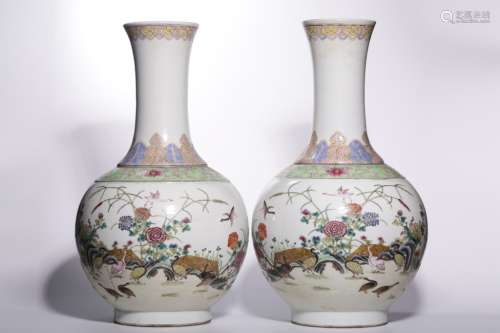 Pair of Chines Famille Rose Porcelain Vases,Mark