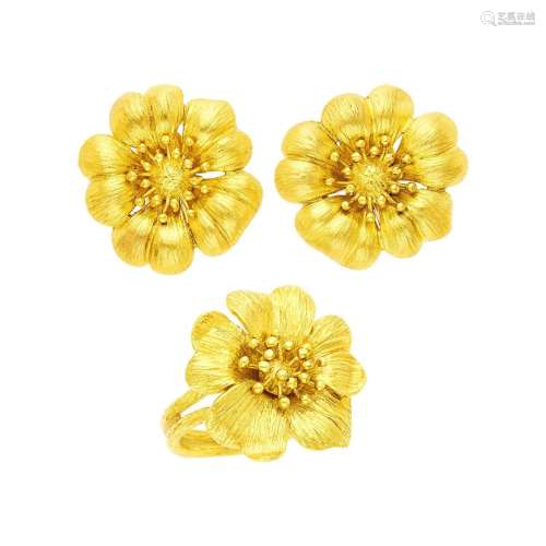 Ilias Lalaounis Pair of Gold Flower Earclips and Ring