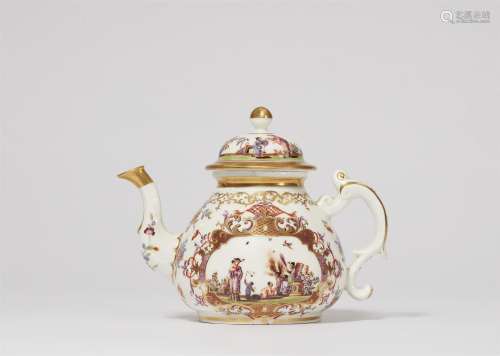A Meissen porcelain teapot with Chinoiserie decor