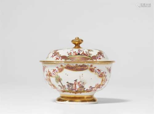 A Meissen porcelain box with Chinoiserie decor