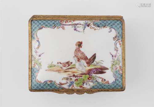 A porcelain snuff box with poultry motifs