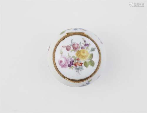 A porcelain snuff box with bouquets