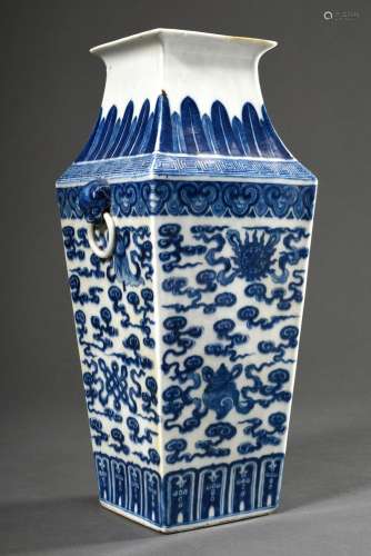 Chinesische Porzellan Vase in Vierkantform mit zoomorphen Ha...