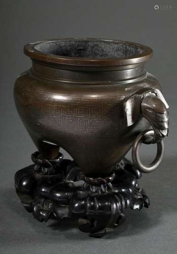 Chinesischer Bronze Koro mit Elefantenkopf-Henkeln, ornament...