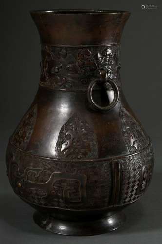 Bronze Vase mit archaischem Reliefdekor, umlaufende stilisie...