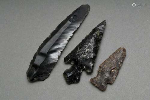 3 Diverse Obsidian Gerätschaften "Klinge, Pfeil- und Sp...