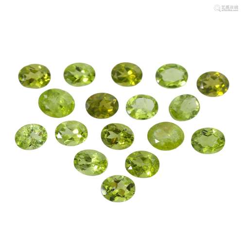 Konvolut 17 Peridots zus. 36,9 ct,