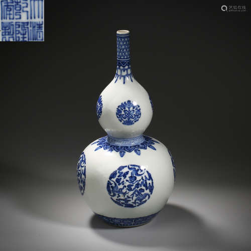 Qing Dynasty of China,Blue and White Flower Gourd Bottle