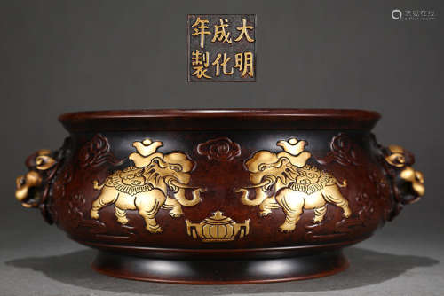 旧藏大明成化款精铸紫铜胎鎏金太平有象纹狮首耳炉