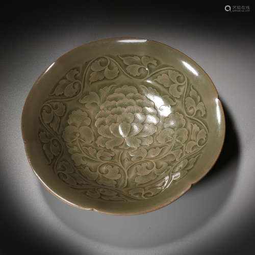 Song Dynasty of China,Longquan Kiln Flower Mouth Plate