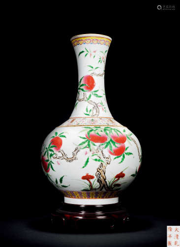 十九世紀 粉彩九桃紋賞瓶 