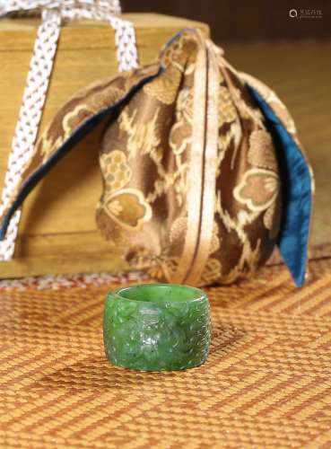 A SPINACH-GREEN JADE‘DRAGON’ARCHER'S RING,QING DYNASTY