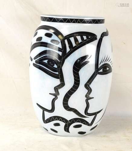 Ulrica Hydman- Vallien Kosta Boda Vase