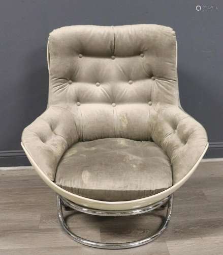 Midcentury Molded Fiberglass Chair on Chrome Base.