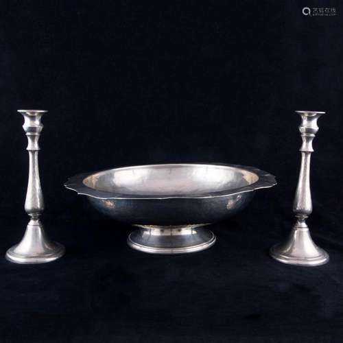 A Porter Blanchard garniture set: a center bowl 4