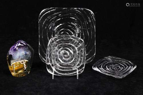 (Lot of 4) Bellucci art glass paperweight and Simon Pearce T...