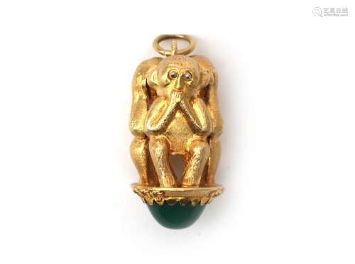 An 18 karat gold charm pendant wit green agate, ca. 1960. Fe...