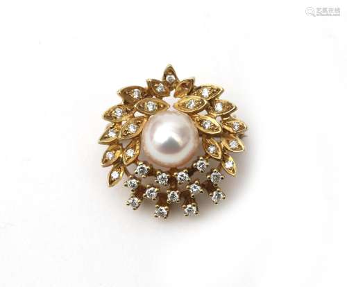 A 14 karat gold pearl and diamond brooch. A fine lustre cult...