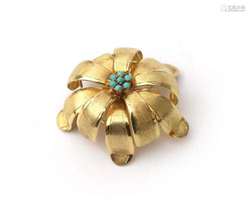 An 18 karat gold flower brooch with turquoise. The petals ha...