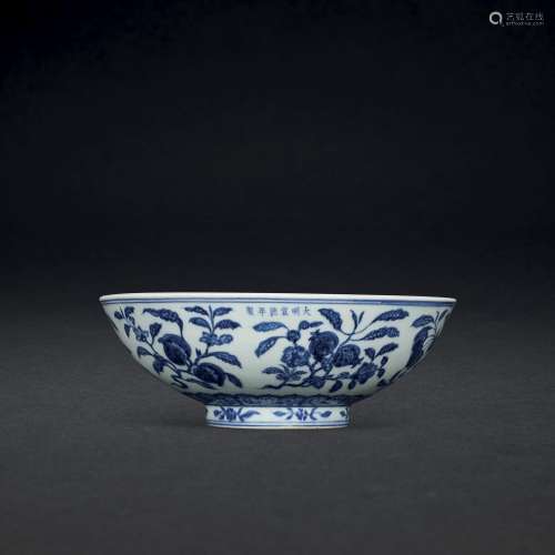 A VERY RARE EARLY-MING BLUE AND WHITE 'FRUIT' BOWL
