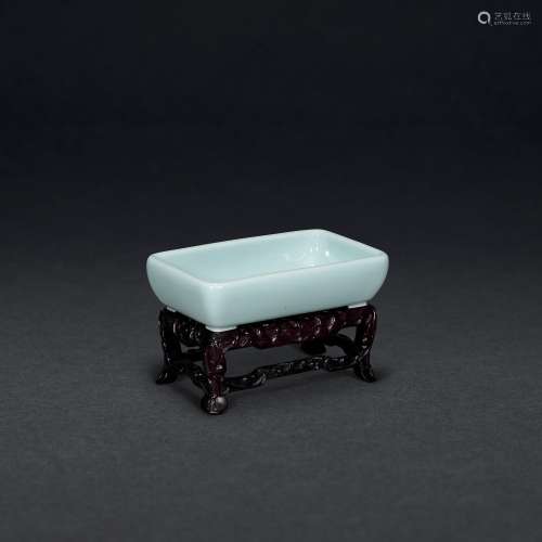 A RARE AND FINE CLAIR-DE-LUNE -GLAZED RECTANGULAR JARDINIÈRE