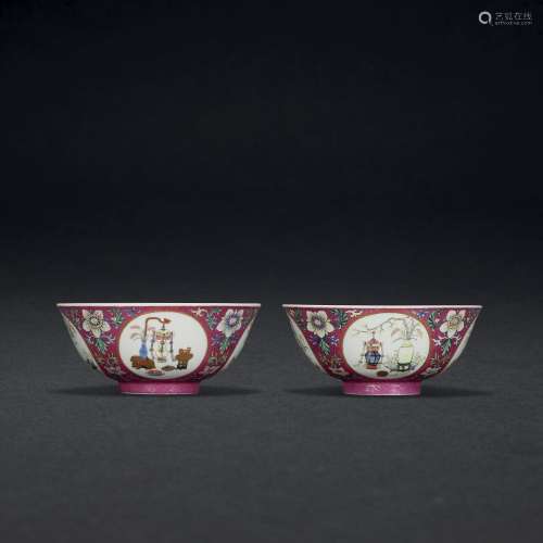 A FINE PAIR OF FAMILLE ROSE ‘LANTERNS’ RUBY GROUND SGRAFFITO...