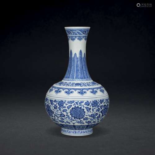 A BLUE AND WHITE MING-STYLE BOTTLE VASE