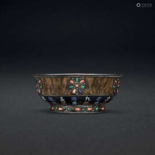 AN IMPERIALLY INSCRIBED BURLWOOD-INSET, EMBELLISHED, GILT AN...