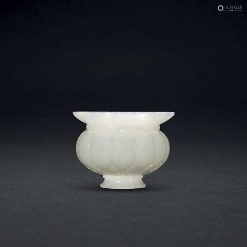 A SMALL WHITE JADE MUGHAL-STYLE ZHADOU