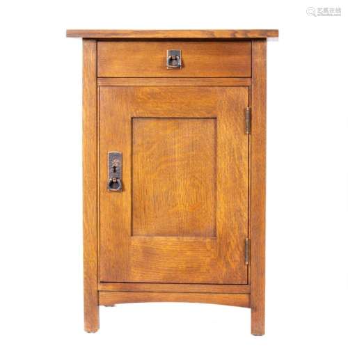 A Stickley (Audi) Arts & Crafts style oak side cabinet