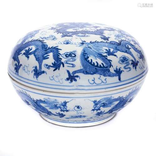 Chinese blue and white circular lidded box