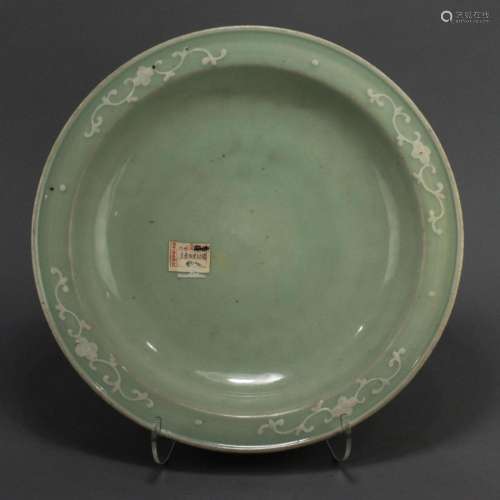 Chinese celadon glazed and white slip decorated charger
