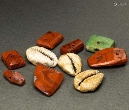 Group of Asian hardstone and shells beads