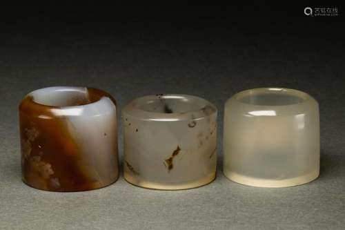 (lot of 3) Chinese agate archer's rings