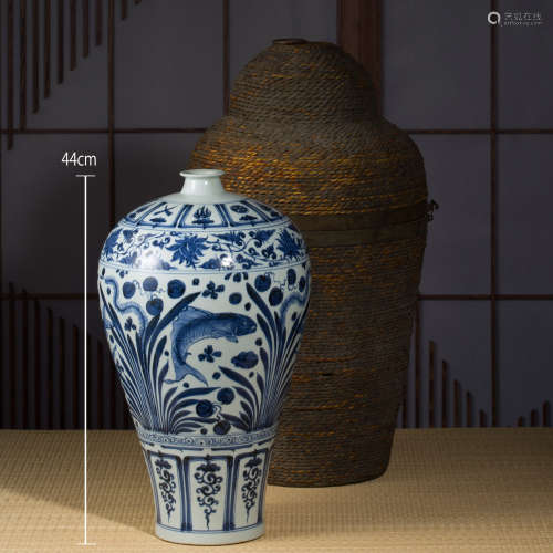 中國元時期  青花魚藻紋梅瓶