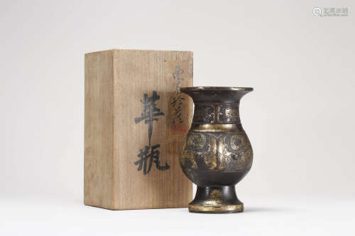 銅饕餮紋瓶