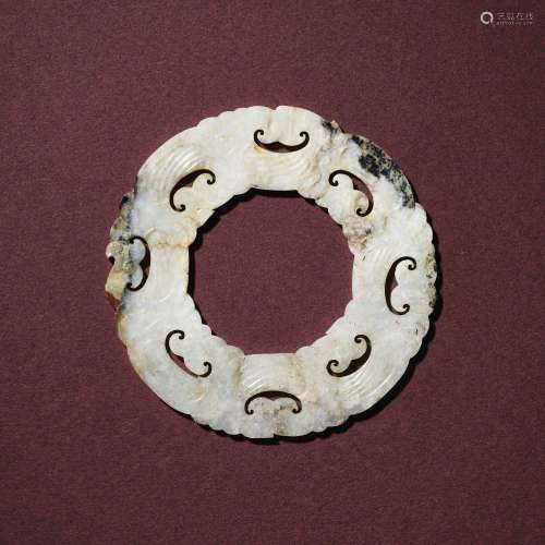 A JADE RETICULATD ‘DRAGON’ RING, HUANWESTERN HAN DYNASTY (20...