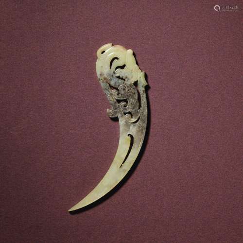 A JADE RETICULATED ‘ CHILONG’ PENDANT, XIEASTERN HAN DYNASTY...