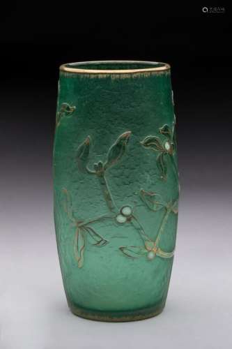 Daum <br />
Vase gobelet de forme cylindrique en verre gravé...