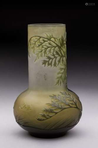 Gallé<br />
Vase de forme bombée à long col droit en verre g...
